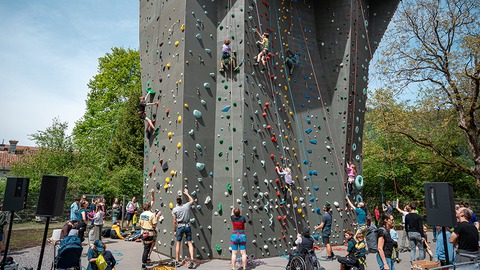 Frühlingsauftakt am Kletterturm Kids Buin Frühlingsauftakt am Kletterturm Kids Buin